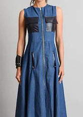 Vestido largo de mezclilla azul italiano sin mangas con cuello redondo, cremallera y patchwork